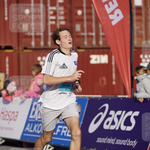 03.10.2025 - Köhlbrandbrückenlauf Michael Burmester http://msf.ph/oto/8992115 03.10.2025 09:51:14 Ziel 1032, 3154, 3460, 3740 meine-sportfotos.de