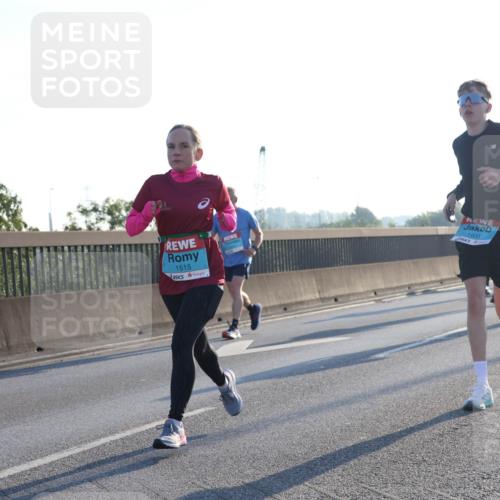 03.10.2025 - Köhlbrandbrückenlauf Luisa Fischer http://msf.ph/oto/8992126 03.10.2025 10:17:28 Position 3 1515, 1933 meine-sportfotos.de
