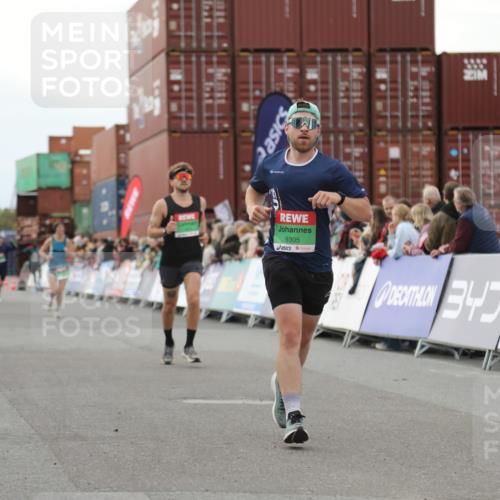 03.10.2025 - Köhlbrandbrückenlauf Yannick Fuchs http://msf.ph/oto/8992127 03.10.2025 16:03:18 Ziel 7013, 7016, 7098, 7721, 7873, 9305, 9678 meine-sportfotos.de