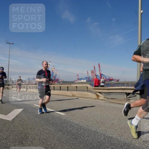 03.10.2025 - Köhlbrandbrückenlauf Matties Gatica Varas http://msf.ph/oto/8992128 03.10.2025 12:43:44 Position 2 4147 meine-sportfotos.de