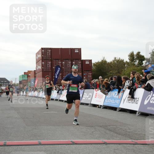 03.10.2025 - Köhlbrandbrückenlauf Yannick Fuchs http://msf.ph/oto/8992133 03.10.2025 16:03:19 Ziel 7013, 7098, 7873, 9305, 9678 meine-sportfotos.de