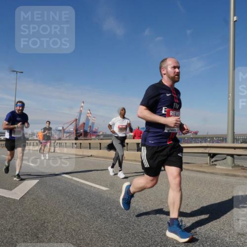 03.10.2025 - Köhlbrandbrückenlauf Matties Gatica Varas http://msf.ph/oto/8992136 03.10.2025 12:43:45 Position 2 118 meine-sportfotos.de