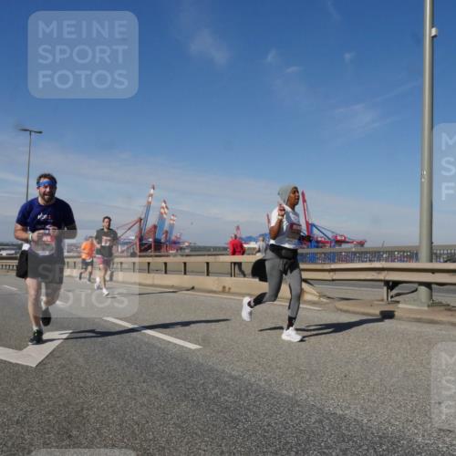 03.10.2025 - Köhlbrandbrückenlauf Matties Gatica Varas http://msf.ph/oto/8992138 03.10.2025 12:43:45 Position 2  meine-sportfotos.de