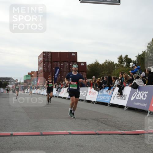 03.10.2025 - Köhlbrandbrückenlauf Yannick Fuchs http://msf.ph/oto/8992140 03.10.2025 16:03:19 Ziel 7013, 7098, 7873, 9305, 9678 meine-sportfotos.de