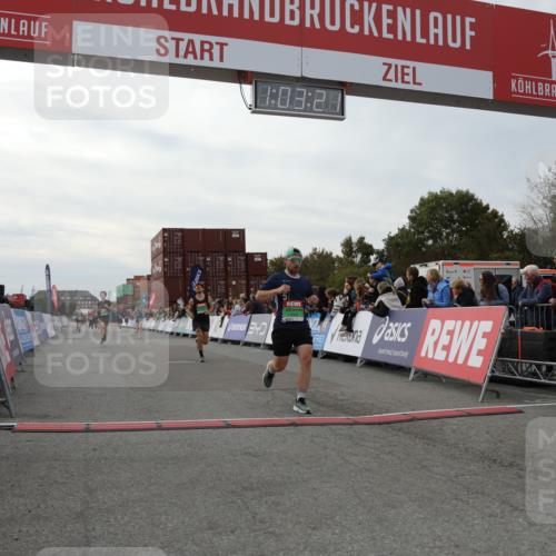 03.10.2025 - Köhlbrandbrückenlauf Yannick Fuchs http://msf.ph/oto/8992151 03.10.2025 16:03:20 Ziel 7013, 7873, 9305, 9678 meine-sportfotos.de