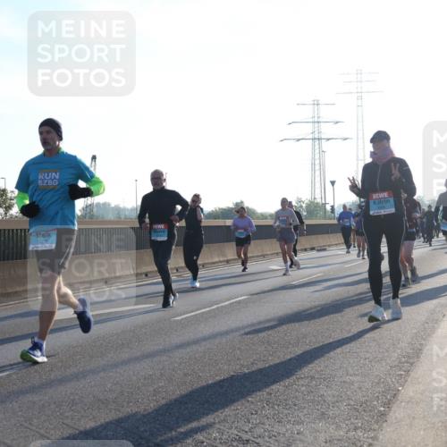 03.10.2025 - Köhlbrandbrückenlauf Luisa Fischer http://msf.ph/oto/8992152 03.10.2025 10:17:30 Position 3 2776 meine-sportfotos.de