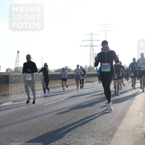 03.10.2025 - Köhlbrandbrückenlauf Luisa Fischer http://msf.ph/oto/8992156 03.10.2025 10:17:30 Position 3 2776, 3326, 1 meine-sportfotos.de