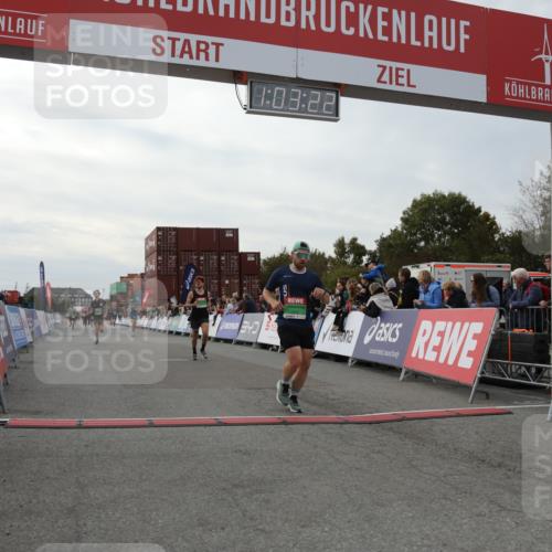 03.10.2025 - Köhlbrandbrückenlauf Yannick Fuchs http://msf.ph/oto/8992159 03.10.2025 16:03:20 Ziel 7013, 7873, 9305, 9678 meine-sportfotos.de