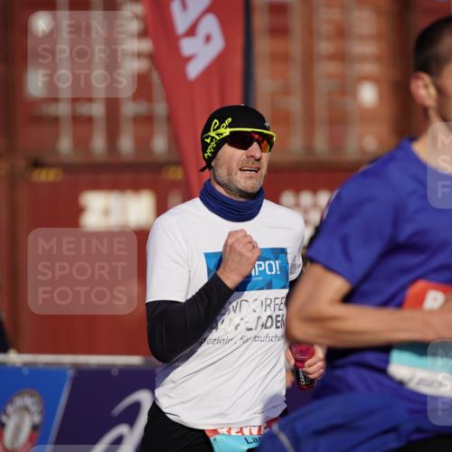 03.10.2025 - Köhlbrandbrückenlauf Michael Burmester http://msf.ph/oto/8992161 03.10.2025 09:51:19 Ziel 1032, 3082, 3154, 3401, 3460, 3740 meine-sportfotos.de