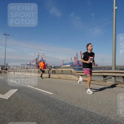 03.10.2025 - Köhlbrandbrückenlauf Matties Gatica Varas http://msf.ph/oto/8992162 03.10.2025 12:43:48 Position 2  meine-sportfotos.de