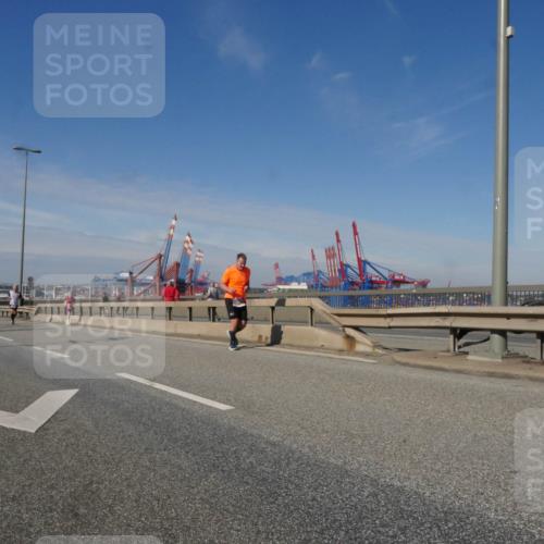 03.10.2025 - Köhlbrandbrückenlauf Matties Gatica Varas http://msf.ph/oto/8992169 03.10.2025 12:43:49 Position 2  meine-sportfotos.de