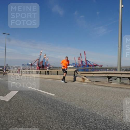 03.10.2025 - Köhlbrandbrückenlauf Matties Gatica Varas http://msf.ph/oto/8992172 03.10.2025 12:43:49 Position 2  meine-sportfotos.de