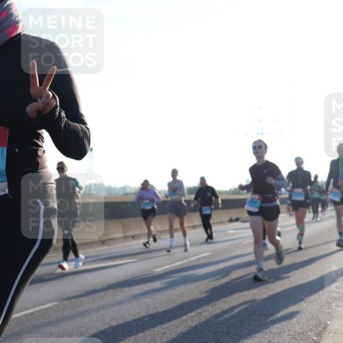 03.10.2025 - Köhlbrandbrückenlauf Luisa Fischer http://msf.ph/oto/8992173 03.10.2025 10:17:32 Position 3 3326 meine-sportfotos.de