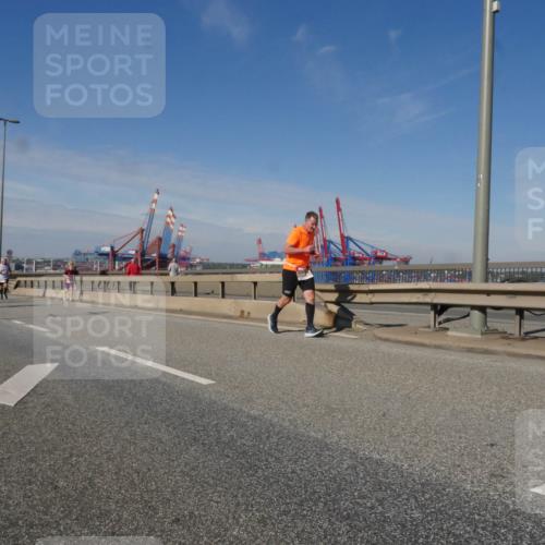 03.10.2025 - Köhlbrandbrückenlauf Matties Gatica Varas http://msf.ph/oto/8992177 03.10.2025 12:43:50 Position 2 18 meine-sportfotos.de