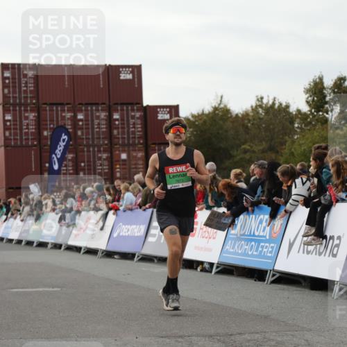 03.10.2025 - Köhlbrandbrückenlauf Yannick Fuchs http://msf.ph/oto/8992189 03.10.2025 16:03:21 Ziel 7013, 7094, 7873, 9305, 9678 meine-sportfotos.de