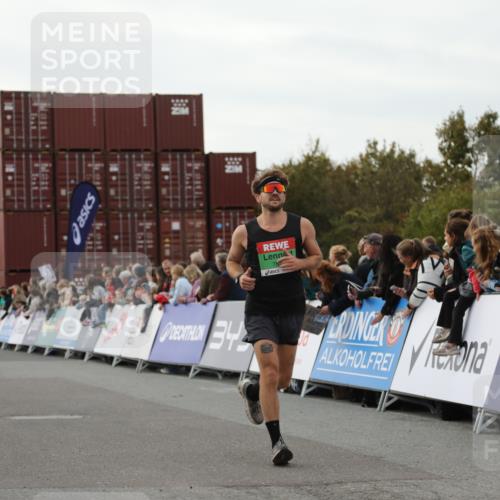03.10.2025 - Köhlbrandbrückenlauf Yannick Fuchs http://msf.ph/oto/8992193 03.10.2025 16:03:21 Ziel 7013, 7094, 7873, 9305, 9678 meine-sportfotos.de