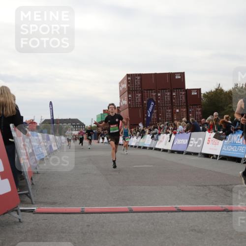 03.10.2025 - Köhlbrandbrückenlauf Yannick Fuchs http://msf.ph/oto/8992198 03.10.2025 16:03:22 Ziel 7013, 7094, 7418, 7485, 7873, 9305, 9678 meine-sportfotos.de