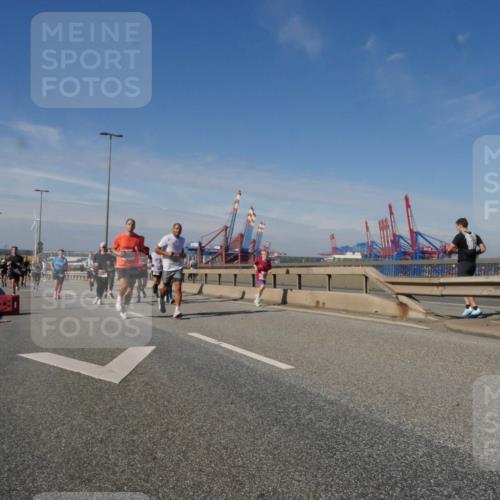 03.10.2025 - Köhlbrandbrückenlauf Matties Gatica Varas http://msf.ph/oto/8992208 03.10.2025 12:43:53 Position 2  meine-sportfotos.de