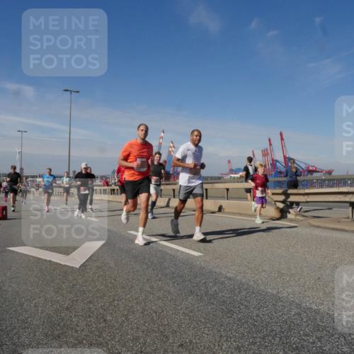 03.10.2025 - Köhlbrandbrückenlauf Matties Gatica Varas http://msf.ph/oto/8992219 03.10.2025 12:43:55 Position 2  meine-sportfotos.de