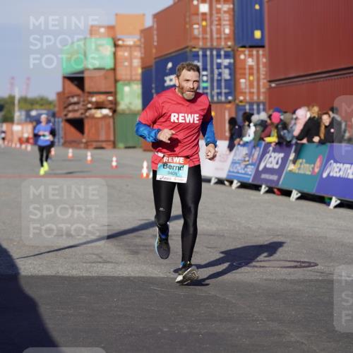 03.10.2025 - Köhlbrandbrückenlauf Michael Burmester http://msf.ph/oto/8992221 03.10.2025 09:51:24 Ziel 1032, 3082, 3401, 3740 meine-sportfotos.de