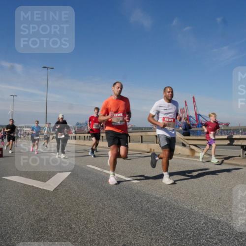 03.10.2025 - Köhlbrandbrückenlauf Matties Gatica Varas http://msf.ph/oto/8992224 03.10.2025 12:43:55 Position 2  meine-sportfotos.de
