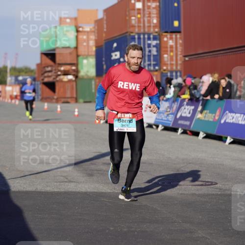 03.10.2025 - Köhlbrandbrückenlauf Michael Burmester http://msf.ph/oto/8992225 03.10.2025 09:51:24 Ziel 1032, 3082, 3401, 3740 meine-sportfotos.de