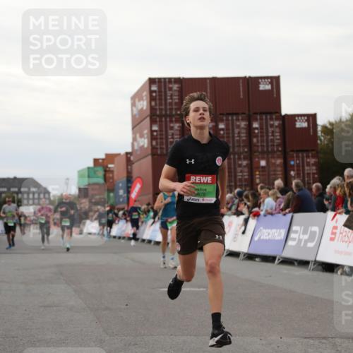 03.10.2025 - Köhlbrandbrückenlauf Yannick Fuchs http://msf.ph/oto/8992227 03.10.2025 16:03:23 Ziel 7013, 7094, 7224, 7418, 7485, 7873, 9305, 9678 meine-sportfotos.de
