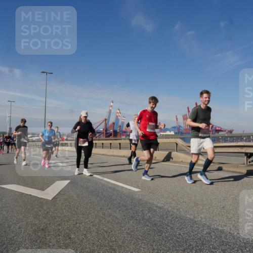 03.10.2025 - Köhlbrandbrückenlauf Matties Gatica Varas http://msf.ph/oto/8992235 03.10.2025 12:43:56 Position 2 18 meine-sportfotos.de