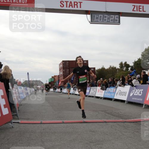 03.10.2025 - Köhlbrandbrückenlauf Yannick Fuchs http://msf.ph/oto/8992236 03.10.2025 16:03:23 Ziel 7013, 7094, 7224, 7418, 7485, 7873, 9305, 9678 meine-sportfotos.de