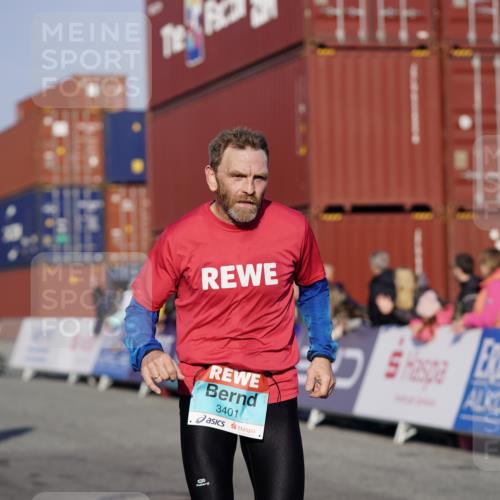 03.10.2025 - Köhlbrandbrückenlauf Michael Burmester http://msf.ph/oto/8992237 03.10.2025 09:51:25 Ziel 3082, 3401, 3740 meine-sportfotos.de