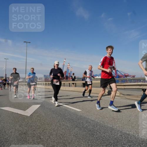 03.10.2025 - Köhlbrandbrückenlauf Matties Gatica Varas http://msf.ph/oto/8992240 03.10.2025 12:43:57 Position 2  meine-sportfotos.de