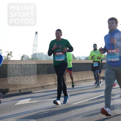 03.10.2025 - Köhlbrandbrückenlauf Luisa Fischer http://msf.ph/oto/8992241 03.10.2025 10:17:39 Position 3 1322, 3186, 2117 meine-sportfotos.de