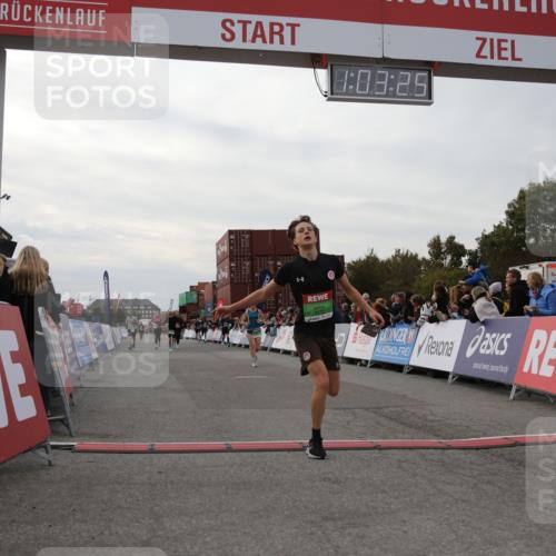 03.10.2025 - Köhlbrandbrückenlauf Yannick Fuchs http://msf.ph/oto/8992242 03.10.2025 16:03:23 Ziel 7013, 7094, 7224, 7418, 7485, 7873, 9305, 9678 meine-sportfotos.de