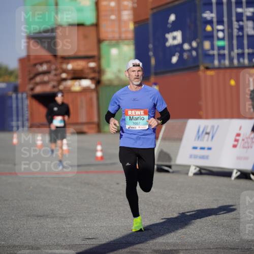 03.10.2025 - Köhlbrandbrückenlauf Michael Burmester http://msf.ph/oto/8992255 03.10.2025 09:51:28 Ziel 1057, 3082, 3401 meine-sportfotos.de
