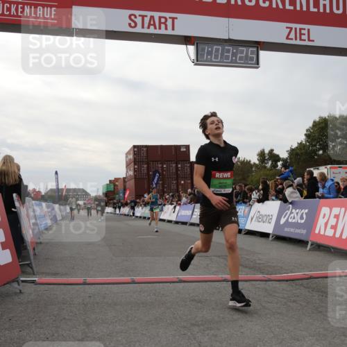 03.10.2025 - Köhlbrandbrückenlauf Yannick Fuchs http://msf.ph/oto/8992259 03.10.2025 16:03:24 Ziel 7013, 7094, 7224, 7418, 7485, 7873, 9103, 9305, 9678 meine-sportfotos.de