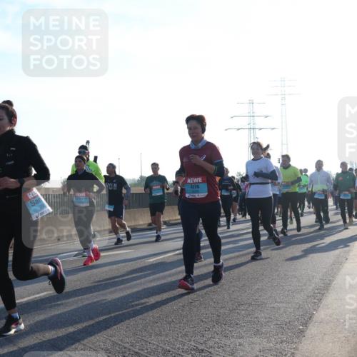 03.10.2025 - Köhlbrandbrückenlauf Luisa Fischer http://msf.ph/oto/8992261 03.10.2025 10:17:41 Position 3 29 meine-sportfotos.de