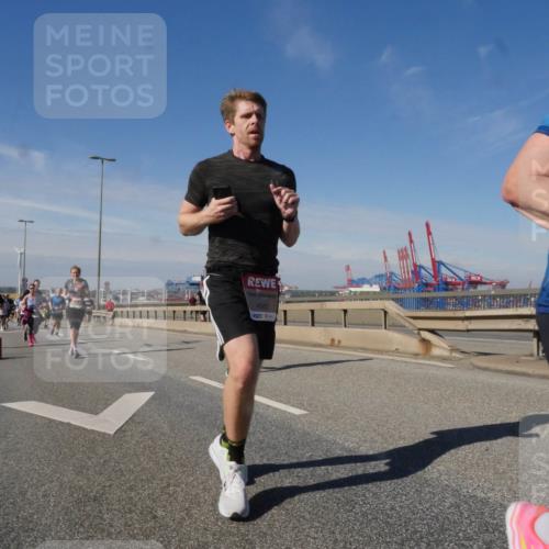 03.10.2025 - Köhlbrandbrückenlauf Matties Gatica Varas http://msf.ph/oto/8992264 03.10.2025 12:44:00 Position 2 4505 meine-sportfotos.de