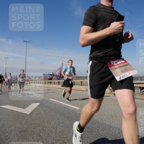 03.10.2025 - Köhlbrandbrückenlauf Matties Gatica Varas http://msf.ph/oto/8992269 03.10.2025 12:44:00 Position 2 4505 meine-sportfotos.de
