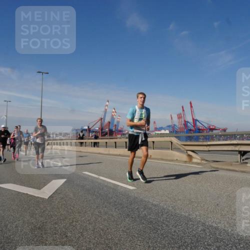 03.10.2025 - Köhlbrandbrückenlauf Matties Gatica Varas http://msf.ph/oto/8992272 03.10.2025 12:44:01 Position 2 18 meine-sportfotos.de