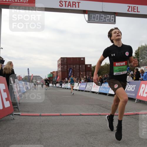 03.10.2025 - Köhlbrandbrückenlauf Yannick Fuchs http://msf.ph/oto/8992273 03.10.2025 16:03:24 Ziel 7013, 7094, 7224, 7418, 7485, 7873, 9103, 9305, 9678 meine-sportfotos.de