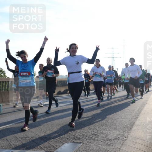 03.10.2025 - Köhlbrandbrückenlauf Luisa Fischer http://msf.ph/oto/8992279 03.10.2025 10:17:43 Position 3 3666, 749 meine-sportfotos.de