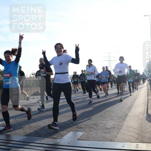 03.10.2025 - Köhlbrandbrückenlauf Luisa Fischer http://msf.ph/oto/8992283 03.10.2025 10:17:43 Position 3 3666 meine-sportfotos.de