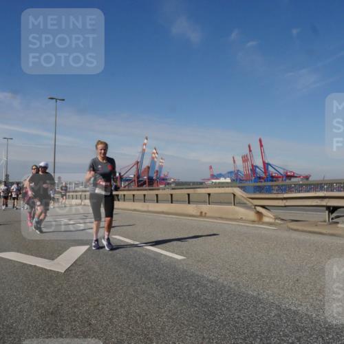 03.10.2025 - Köhlbrandbrückenlauf Matties Gatica Varas http://msf.ph/oto/8992285 03.10.2025 12:44:02 Position 2  meine-sportfotos.de