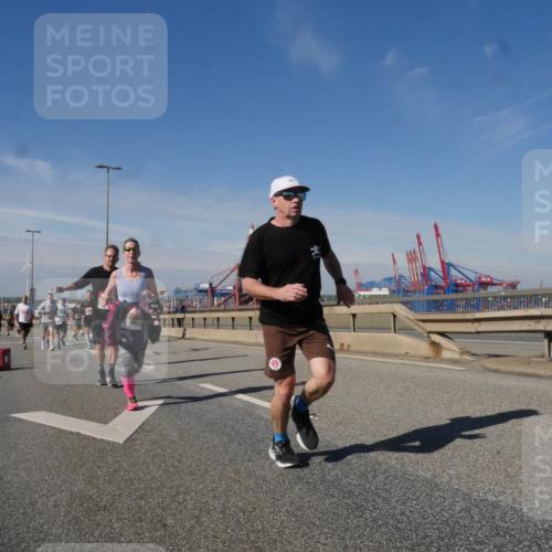 03.10.2025 - Köhlbrandbrückenlauf Matties Gatica Varas http://msf.ph/oto/8992301 03.10.2025 12:44:04 Position 2  meine-sportfotos.de