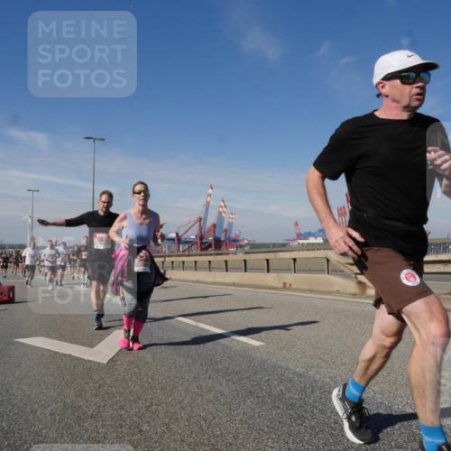 03.10.2025 - Köhlbrandbrückenlauf Matties Gatica Varas http://msf.ph/oto/8992305 03.10.2025 12:44:05 Position 2  meine-sportfotos.de