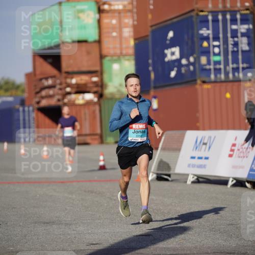 03.10.2025 - Köhlbrandbrückenlauf Michael Burmester http://msf.ph/oto/8992315 03.10.2025 09:51:40 Ziel 1034, 3350 meine-sportfotos.de