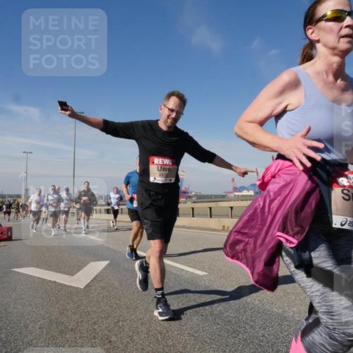 03.10.2025 - Köhlbrandbrückenlauf Matties Gatica Varas http://msf.ph/oto/8992317 03.10.2025 12:44:06 Position 2 4975 meine-sportfotos.de