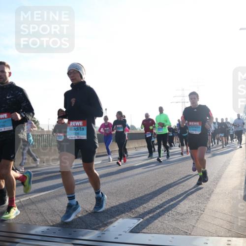 03.10.2025 - Köhlbrandbrückenlauf Luisa Fischer http://msf.ph/oto/8992320 03.10.2025 10:17:47 Position 3 3768, 1338, 1649, 00, 00 meine-sportfotos.de