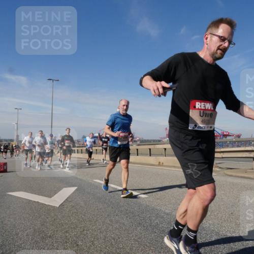 03.10.2025 - Köhlbrandbrückenlauf Matties Gatica Varas http://msf.ph/oto/8992321 03.10.2025 12:44:07 Position 2 4975 meine-sportfotos.de