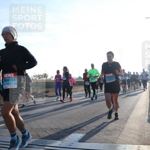 03.10.2025 - Köhlbrandbrückenlauf Luisa Fischer http://msf.ph/oto/8992324 03.10.2025 10:17:47 Position 3 1338, 1649, 00, 00 meine-sportfotos.de
